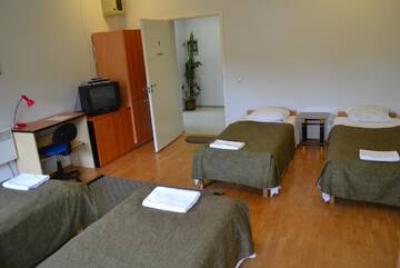 Фото номера Бюджетный четырехместный номер Гостевой дом Fortuna Hostel г. Маарду 4